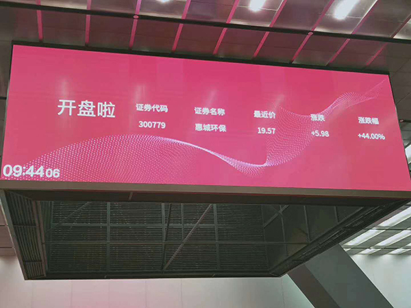 1558509663146867